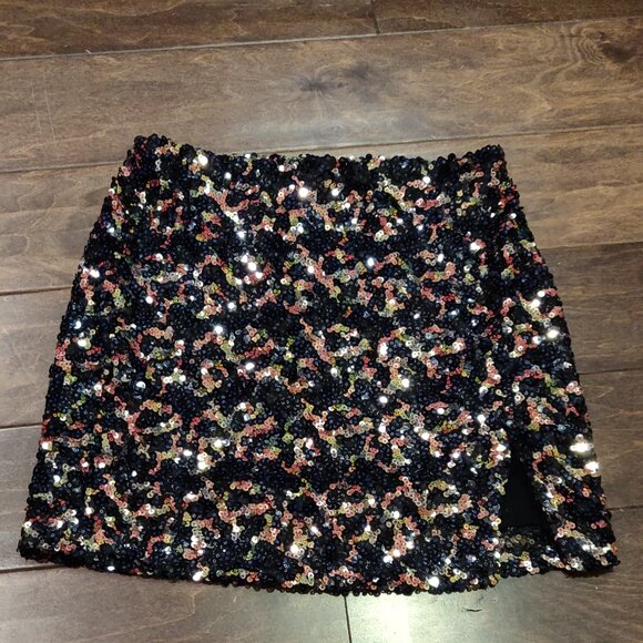 Urban Outfitters Black Motif Sequin Mini Skirt SIZE SMALL - Picture 1 of 6